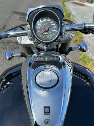Suzuki intruder m800