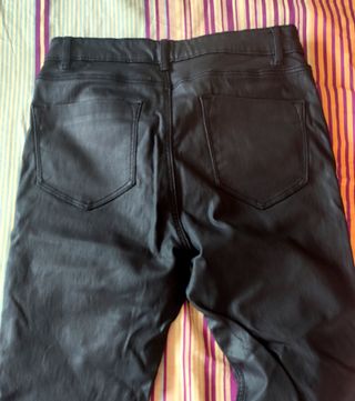 Pantalón negro tipo cuero talla 36