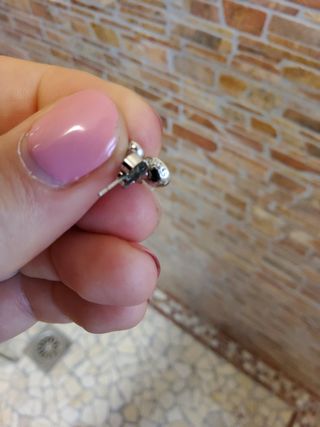 Mono orecchino Guess