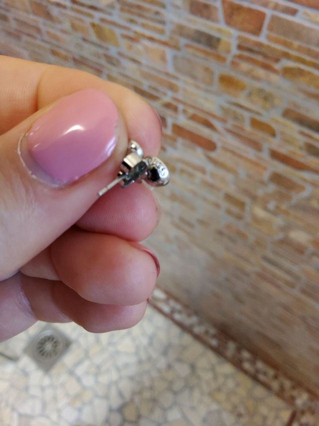 Mono orecchino Guess