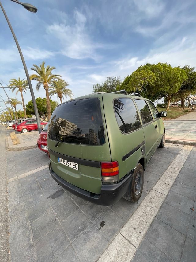 Nissan Serena 1999