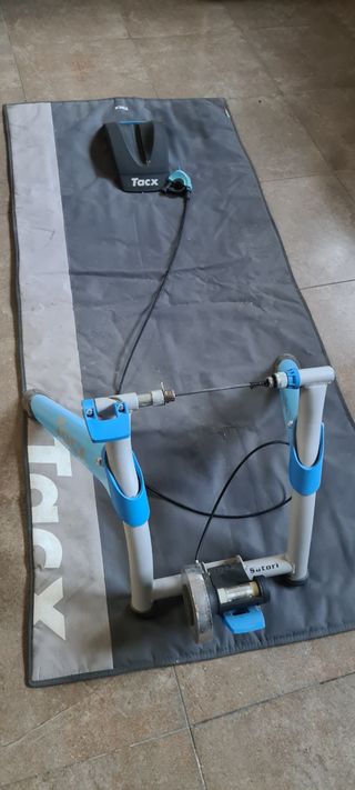 Bicicleta Canondale, rodillo y soporte