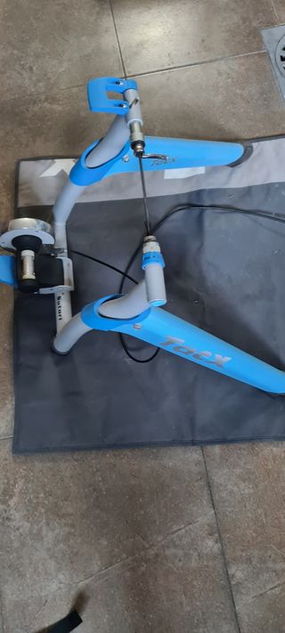 Bicicleta Canondale, rodillo y soporte