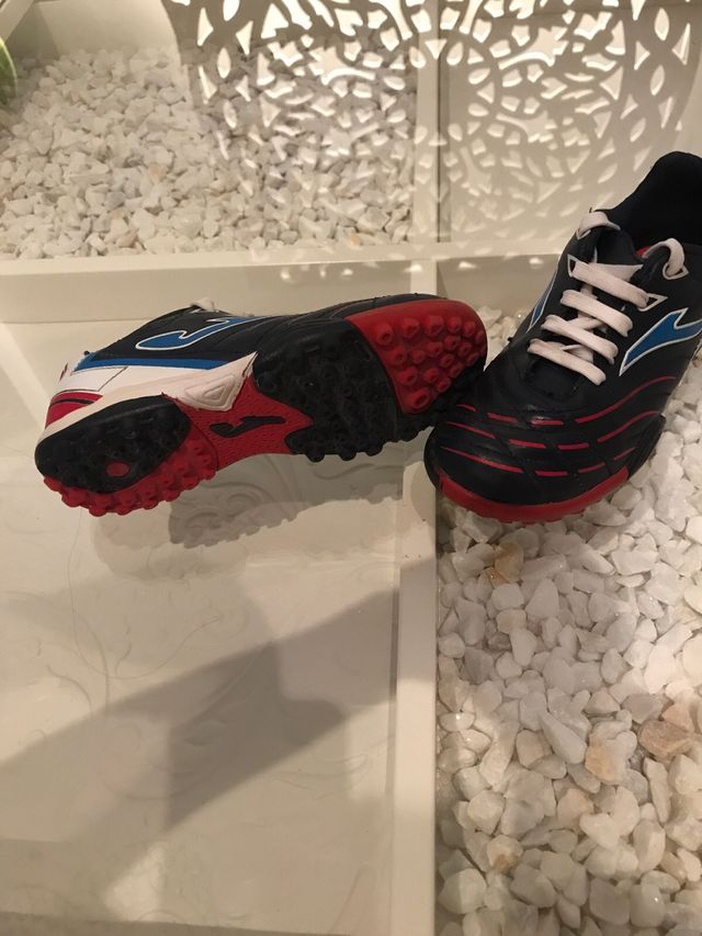 Botas futbol talla 29 y Porteria hinchable