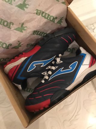 Botas futbol talla 29 y Porteria hinchable