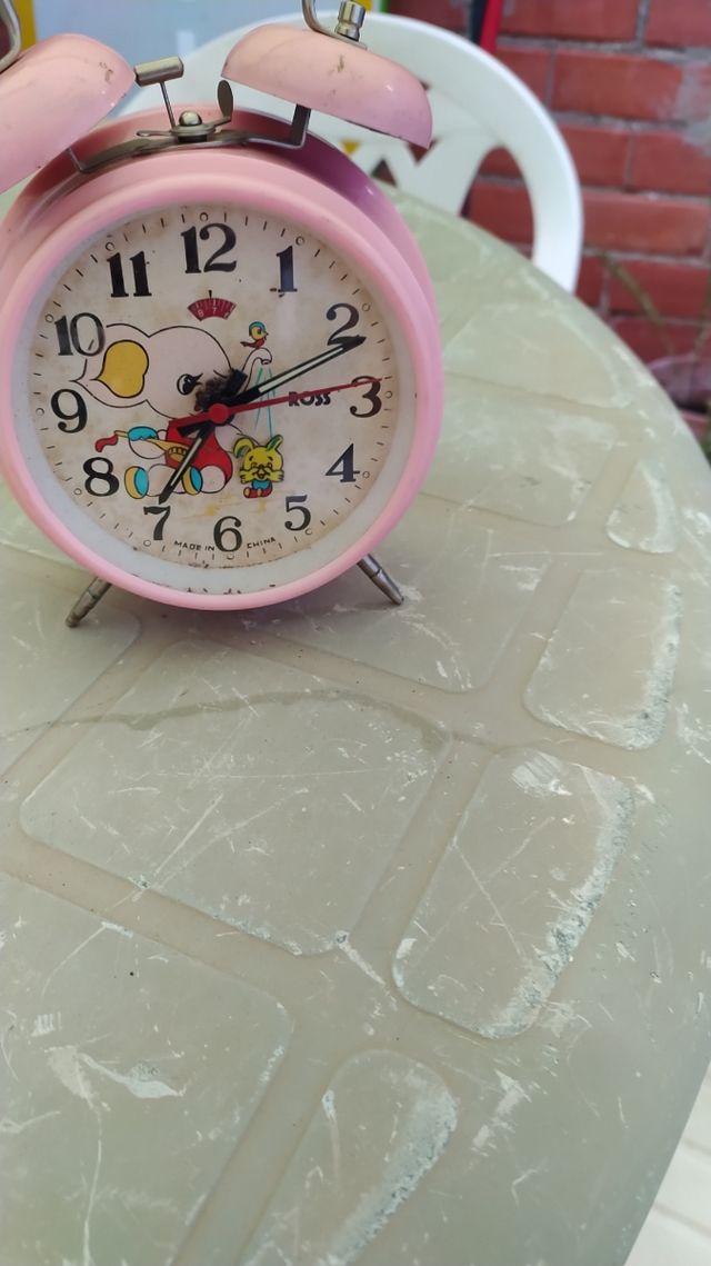 Reloj viejo dedpertador infantil