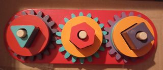 Juguete de engranajes de madera