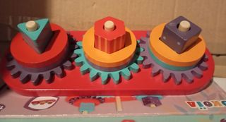 Juguete de engranajes de madera