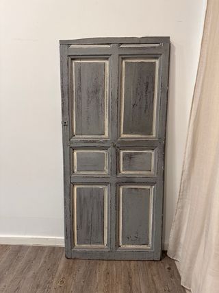 Puerta antigua restaurada