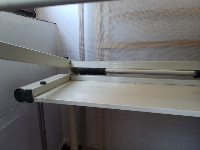 Mesa de dibujo regulable y luminosa