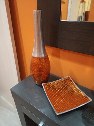 Jarrón y plato decorativos como nuevos