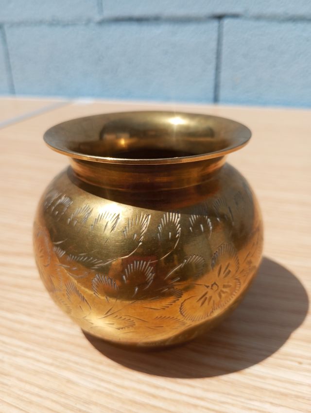 Jarrón de bronce pequeño