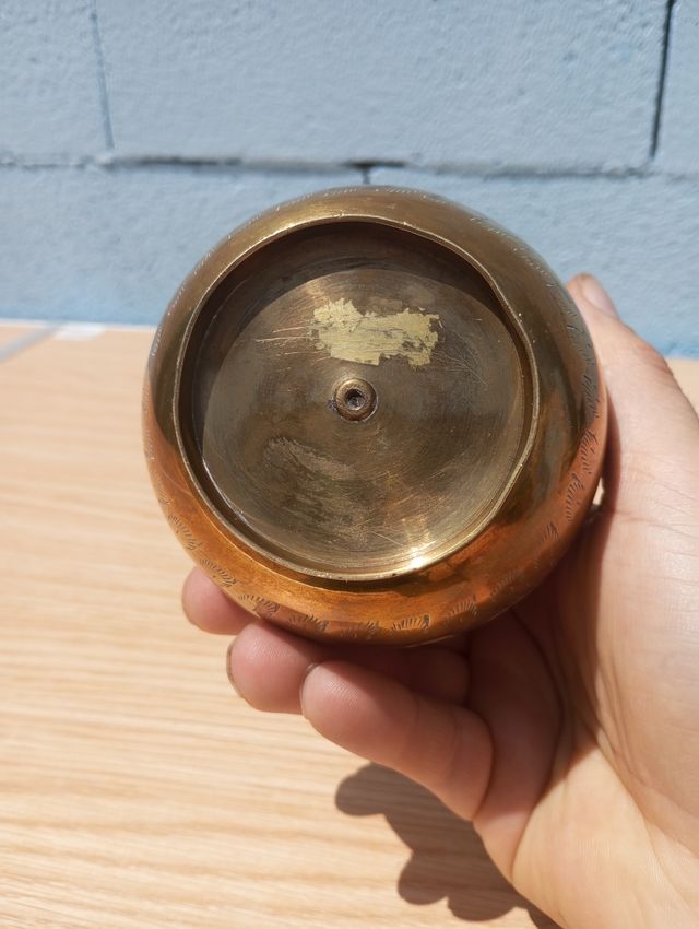 Jarrón de bronce pequeño