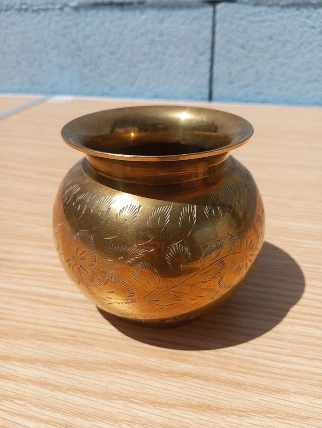 Jarrón de bronce pequeño