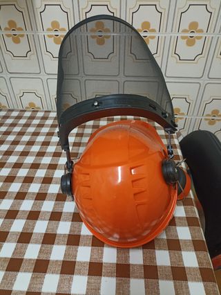 Casco protector con careta para desbroza