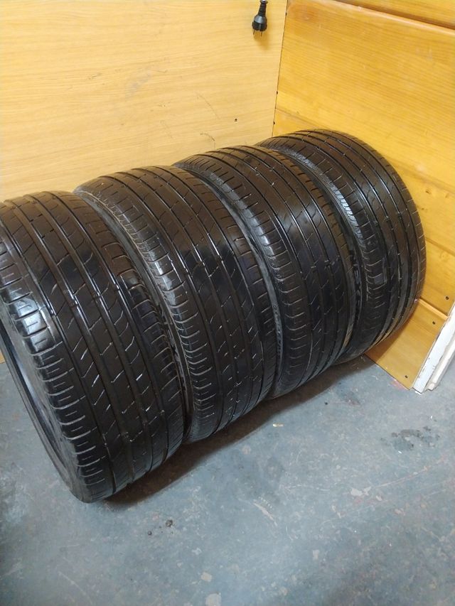 Neumáticos 215/45/ZR17