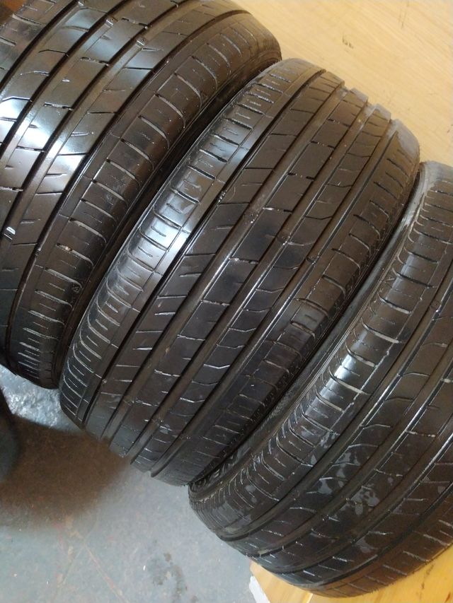 Neumáticos 215/45/ZR17