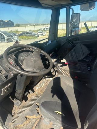 77 DESPIECE COMPLETO NISSAN ATLEON 2000