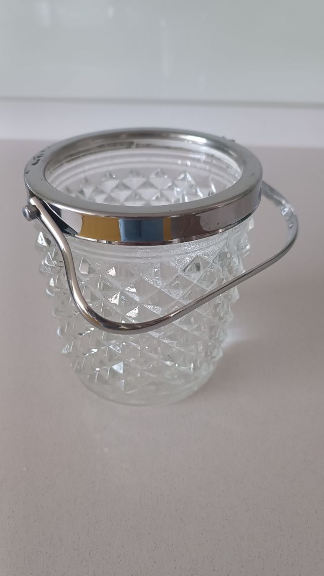 cubo de hielo de cristal