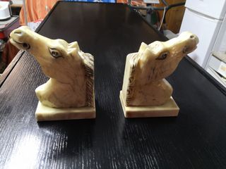 Figuras para sujeción de libros