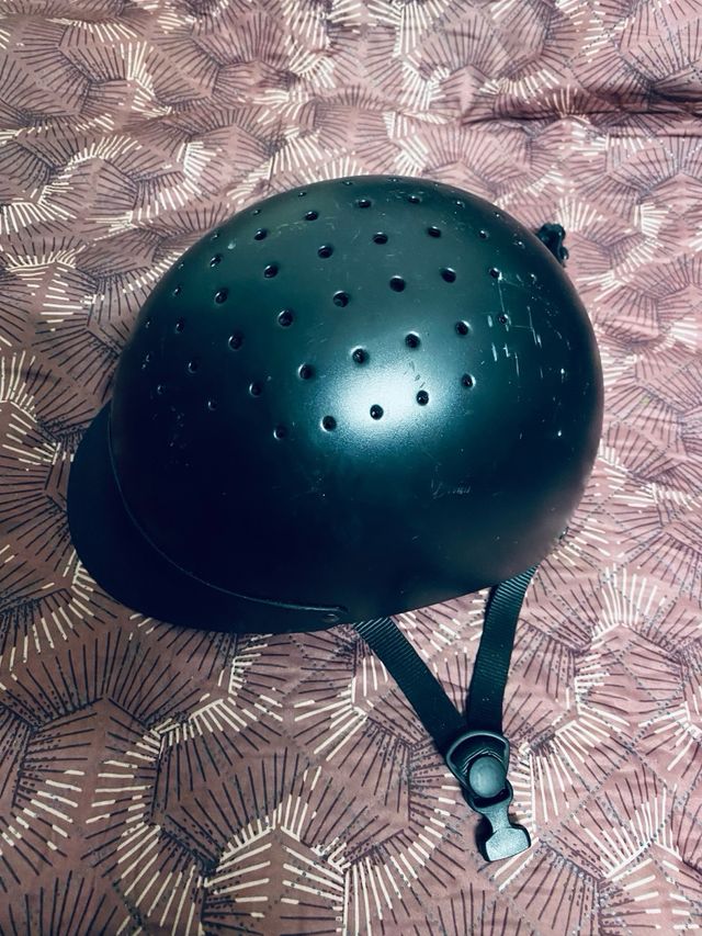 Casco y botas hípica