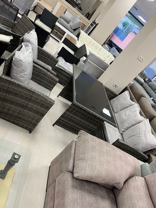 Conjunto de terraza grande sofas y mesa