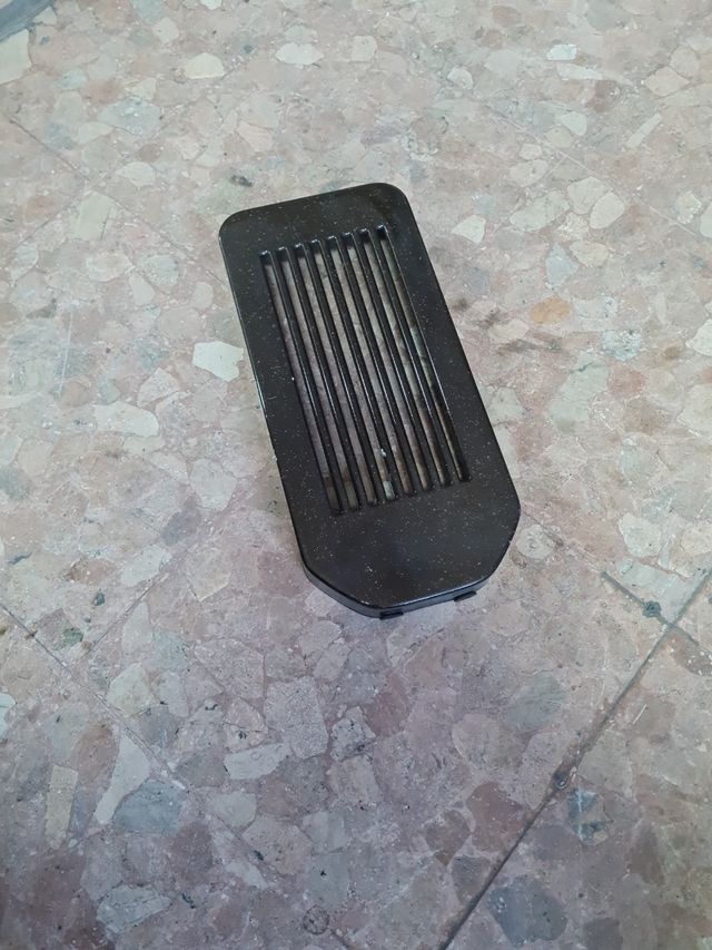 Embellecedor radiador intruder 800