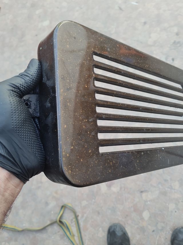 Embellecedor radiador intruder 800