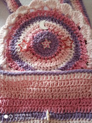 bolso bandolera mándala rayas rosa ganchillo