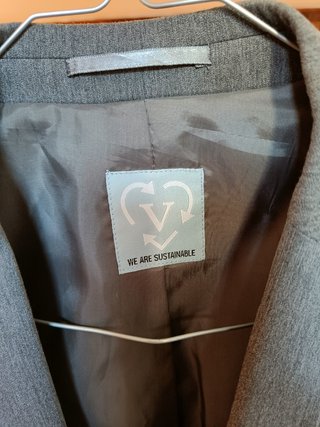 Traje gris