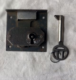 Antigua cerradura para muebles