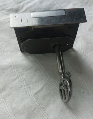Antigua cerradura para muebles