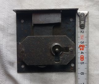 Antigua cerradura para muebles