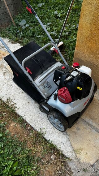 Escarificador/aireador de cesped de gasolina