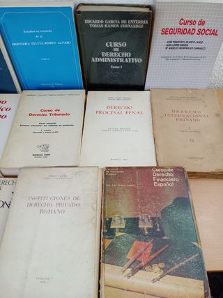 Lote de Libros jurídicos 17 en total