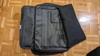 Maletin para documentos y ordenador portatil.