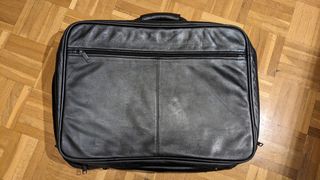 Maletin para documentos y ordenador portatil.