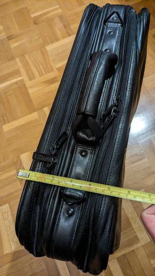 Maletin para documentos y ordenador portatil.