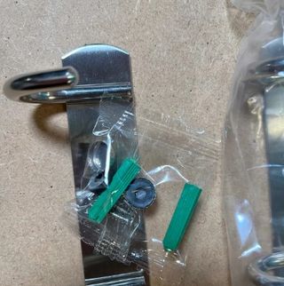 Perchero de metal pared con ganchos tornillos