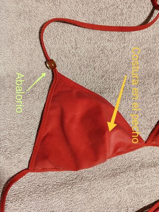 BIKINI ROSA FUCSIA. CINTAS Y ABALORIOS. SIN TARA.