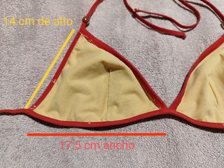 BIKINI ROSA FUCSIA. CINTAS Y ABALORIOS. SIN TARA.