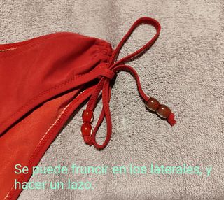 BIKINI ROSA FUCSIA. CINTAS Y ABALORIOS. SIN TARA.