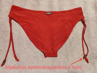 BIKINI ROSA FUCSIA. CINTAS Y ABALORIOS. SIN TARA.