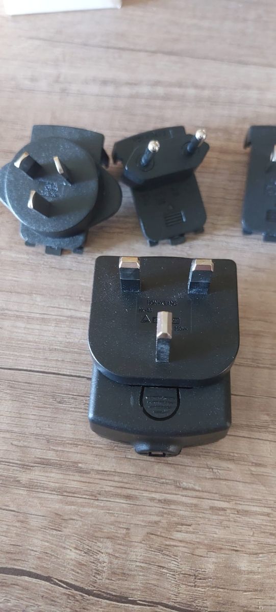 Adaptador enchufe universal de viaje