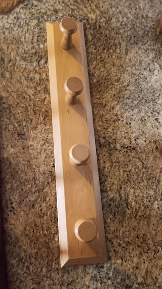Perchas de madera nuevas
