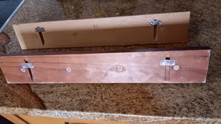 Perchas de madera nuevas