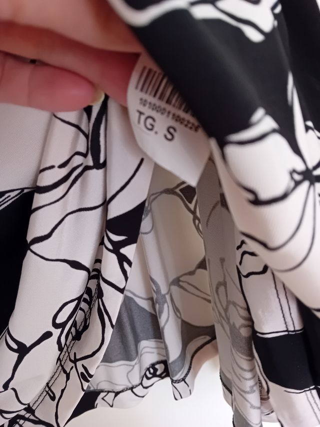 Abito elegante donna con coprispalle e contura