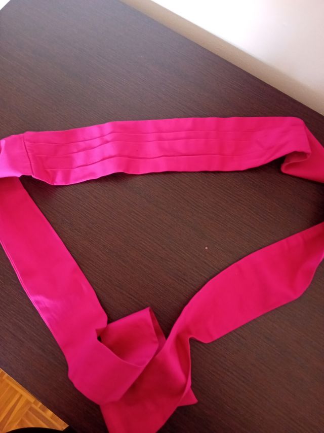 Abito elegante donna con coprispalle e contura