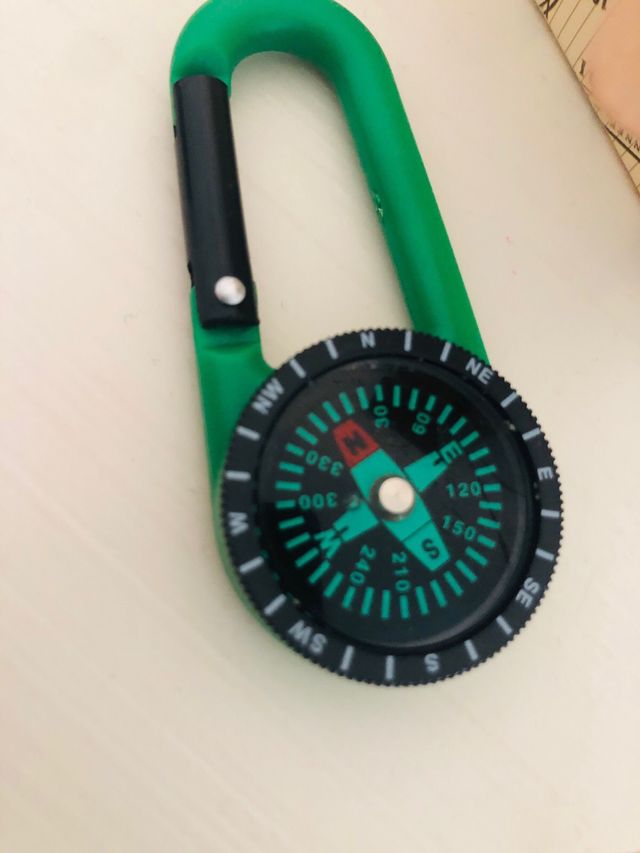 Brújula con cajita (cartón)