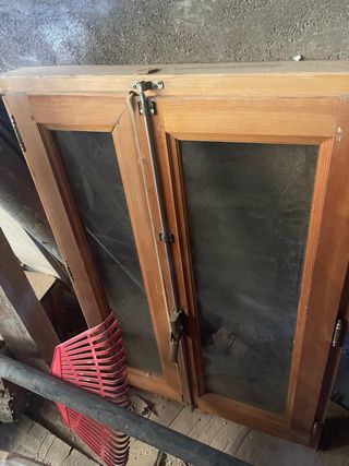 Ventana de madera antigua